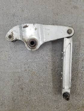 62600-19810 Suzuki Rear Shock Linkage Pivot And Strut Lt250 Lt 250 1985-1986 Oem