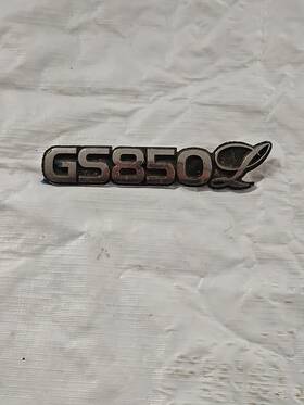68131-45310 Suzuki Oem Side Cover Emblem 81-82 Gs850