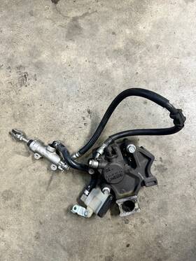 69100-01h00-999 Suzuki 06/07 Gsxr 600/750 Rear Brake Assembly With Master Cylinder