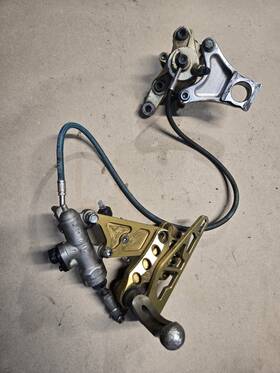 69100-40f01-999 Suzuki 01-02 Gsxr 1000 Rear Brake Caliper W Master Bracket Line Pads 2001 2002 #123