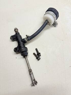 69600-47000 Suzuki 1978 Gs550e Motorcycle Rear Master Cylinder Assembly