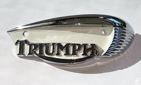82-6888 Triumph 1966-68 Bonneville T120r Right Eyebrow Tank Logo Emblem
