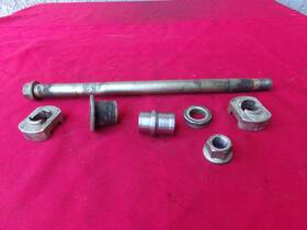 T2011266 Triumph Thunderbird 900 Rear Wheel Spindle Oem Nice 2002