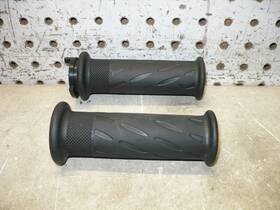 T2041149 Triumph T2041119 17 22 Bonneville Thruxton Handlebar Grips Set