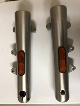 T2045692 Triumph T2045691 Thunderbird 1600/1700 Pair R/l Bottom Leg Cases New