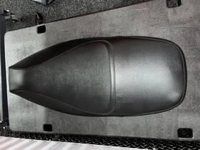 1b000862 Vespa Gts 300 Ie 2014-2018 Oem Brown Seat With Black Cover