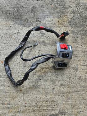 1d000676 Vespa 17-19 Piaggio Sprint 150 Right Hand Switch Start Stop Kill Switches