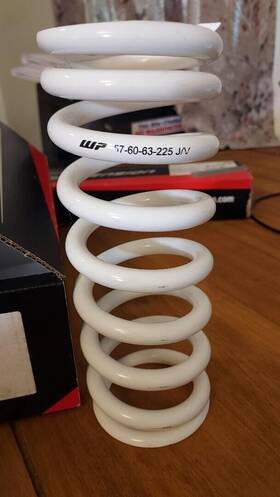 91010348-00 White Power Shock Spring 59/61 57-63-225