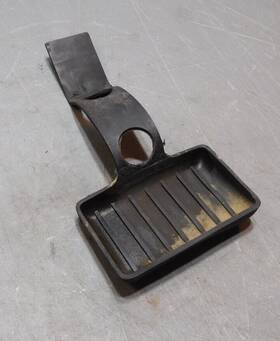 1e6-82122-01-00 Yamaha Xt500 Battery Mount Seat Holder Rubber