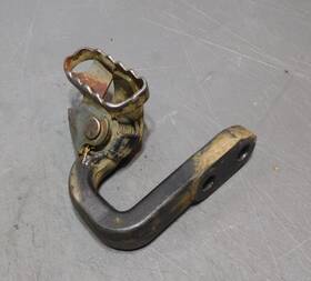 1kh-27412-00-00 Yamaha Xt225 Right Foot Peg Mount Bracket