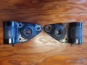 1n5-23121-00-33 Yamaha 1976 Xt500 Headlight Mount Brackets Fork Ears Original