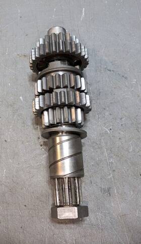 1w3-17411-00-00 Yamaha Yz250 Transmission Main Shaft Axle And Gears 1977
