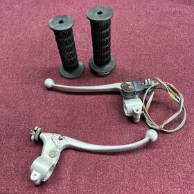 214-26241-00-00 Yamaha Oem 1971 - 1973 At1 At2 At3 Levers And Grips Right Left