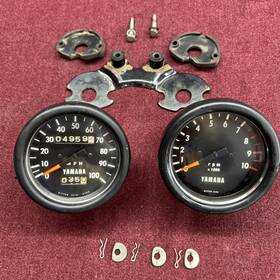233-83570-31 Yamaha 1969 - 1971 Dt1 250 Speedometer Tachometer And Gauge Holder Works