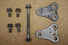 24x-21419-01-00 Yamaha It200 Yz125 Lower Engine Mount Bracket Plates And Bolts 1983 - 1986