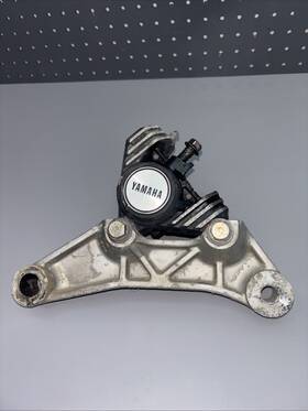 26h-25810-53-00 Yamaha 1983 Xvz1200 Xvz 1200 Venture Royal Rear Brake Caliper With Bracket