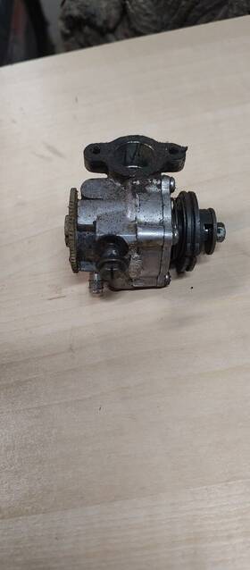 276-13101-01-00 Yamaha Ht1 Mx 1971 Oil Pump Assy With Worm Shaft And Drive Gear Lt2