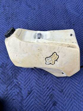2vm-24110-01-00 Yamaha Yz250 Yz 250 1989 1988 Fuel Gas Petrol Tank Plastics Plastic Original Oem