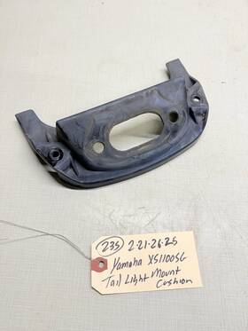 3j6-24756-00-00 Yamaha 1980 Xs1100 Xs 1100 Sg Special Rear Tail Cover Light Mount