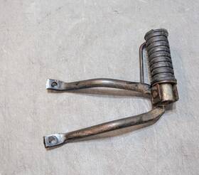 3rw-27442-00-00 Yamaha Xt225 Serow Left Side Passenger Pillion Foot Peg Bracket Mount