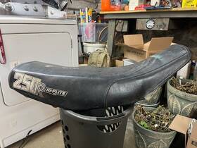 3yi-24732-0 Yamaha Xt250 Seat Pan With Aftermarket Foam And Hi-flite Cover 1981 Read