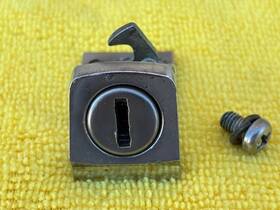 437-24602-00-00 Yamaha 1974 Dt 250 360 Gas Tank Cap Latch