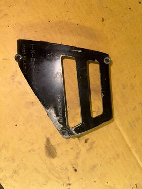 4981542100 Yamaha 76 It-400 Sprocket Cover Mx-400 Yz-400 Dt-400 Dt-250