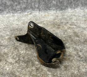 59v-26381-00-00 Yamaha 1986-1988 Moto 4 Yfm225 Oem Rear Brake Cable Holder Bracket