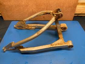 5hn-22110-00-00 Yamaha 2000-2007 Ttr90 Ttr 90 - Swingarm Straight Paint Scrapes/chips/rust