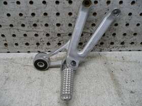 5pw-27440-01-00 Yamaha 5jj-27410-01-00 02 03 Yzf R1 Rear Right Footpeg Bracket Passenger Peg