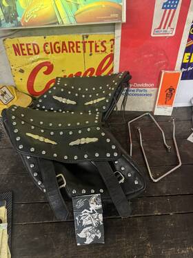 Aba-3jk73-00-01 Yamaha 97-04 V-star 1300 Oem Classic Studded Bag Set With Brackets Nice