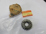 Nos New Oem Original Suzuki GT380 T350 GT250 4TH Driven Gear 24341-18003. Fixed Price $15.04.