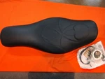 #52459-02 Harley-davidson Low Profile Flhr/c Seat W/ Axe Deisgn, Nos. Fixed Price $280.00.